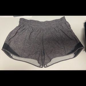 Lululemon Hotty Hot Shorts SIZE 8 4”